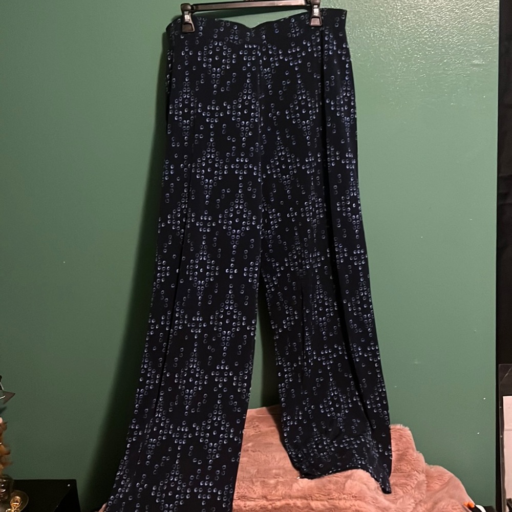 Style & Co size Large, comfy casual or dress, blue with light blue circles